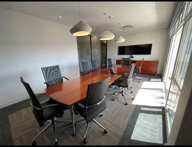 315M² OFFICE TO LET IN WATERFRONT